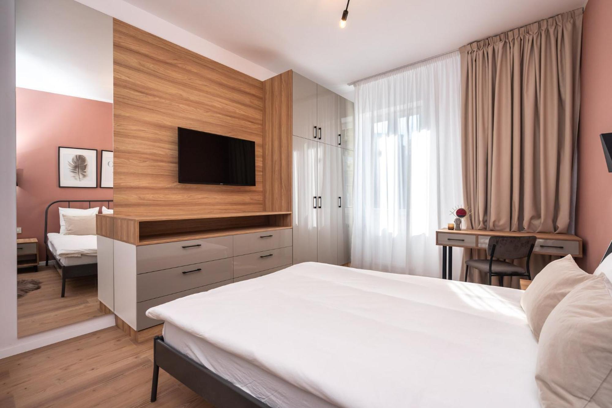 The Loft Luxury Apartments-Near The Park In The City Center Bucarest Esterno foto